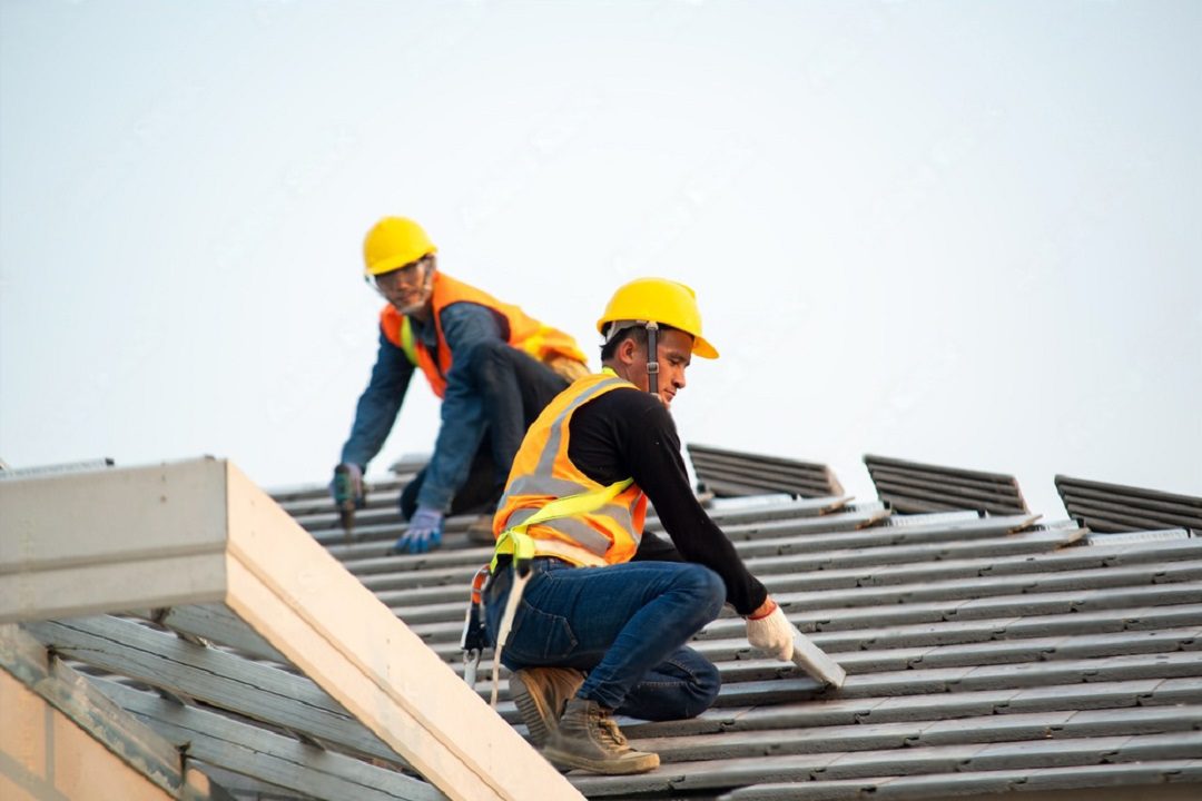 how to negotiate roof replacement with insurance